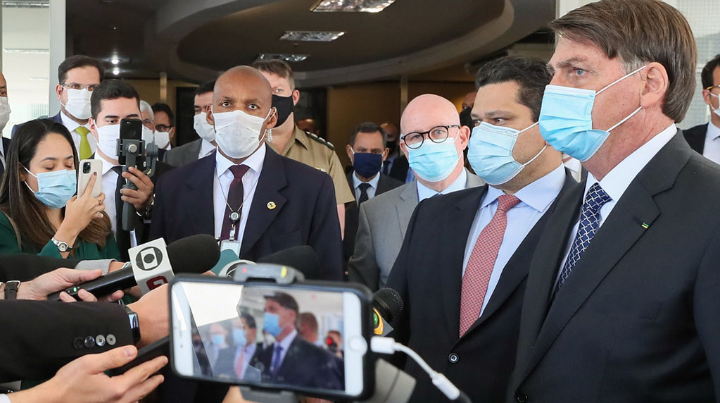 (Brasília - DF, 05/08/2020) Presidente Jair Bolsonaro e o Presidente do Senado Federal, Davi Alcolumbre conversa com a imprensa.

Foto: Isac Nóbrega/PR